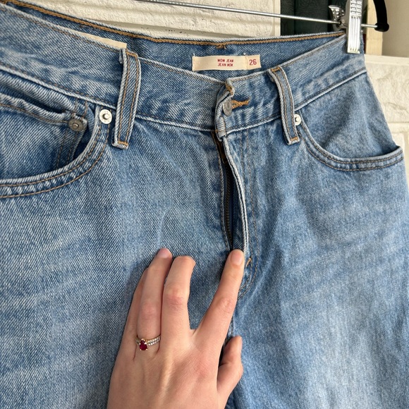 Levi’s Premium Mom Jean Straight Tapered Leg Raw Hem Medium Wash Denim Sz 26 - Picture 7 of 11